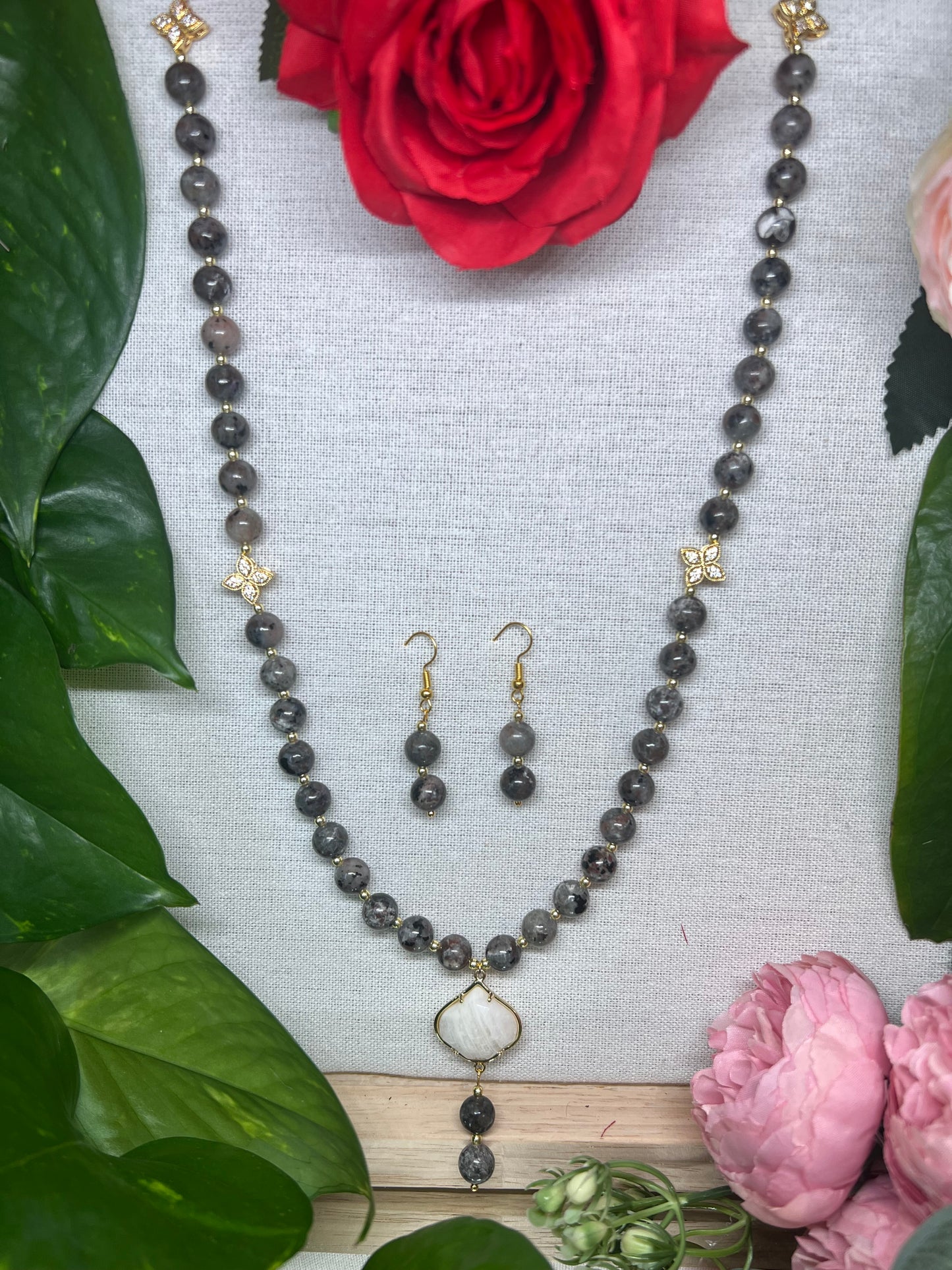 Optimisme - collier en yooperlite 8mm