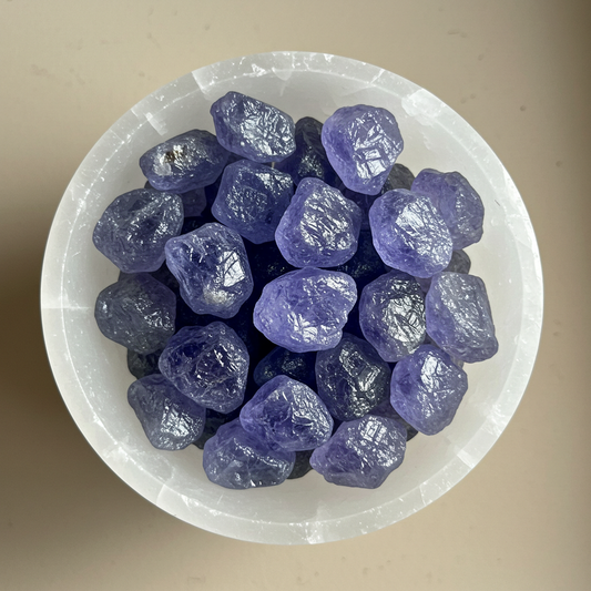 La tanzanite: une pierre naturelle mystique et envoûtante